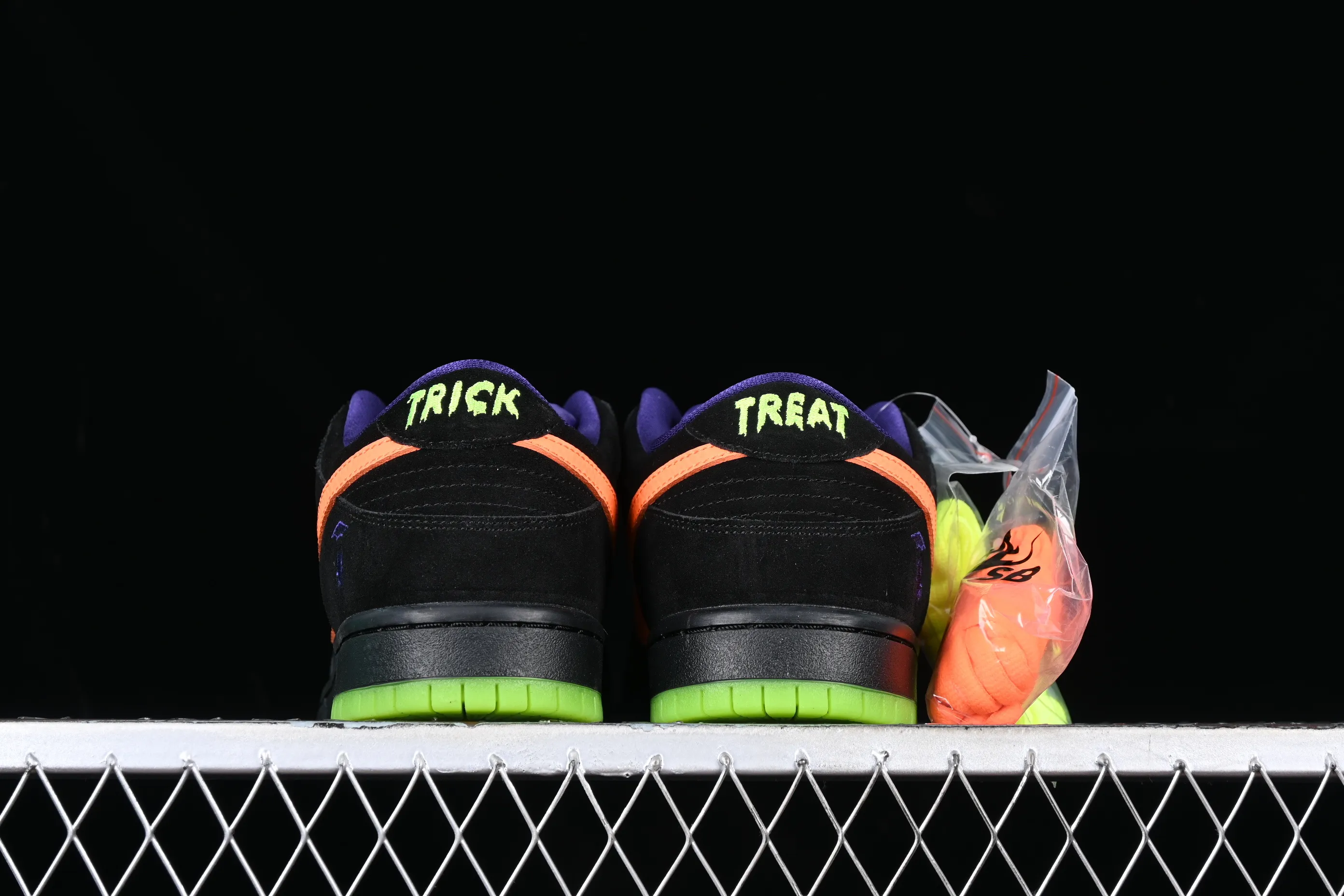 All categories Nk SB Dunk series Nk SB Dunk Low low-top skate shoes Nk SB Dunk Low Night of Mischief Halloween theme low-top skate shoes BQ6817-006